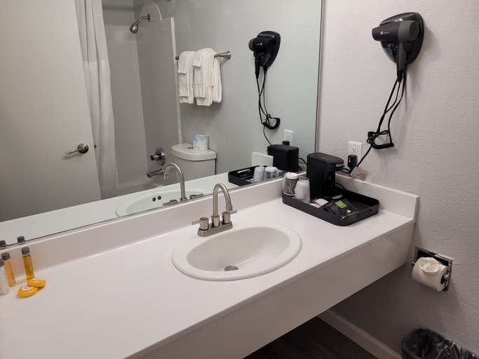 Bathroom 4, Cerulean Hotel, Klamath