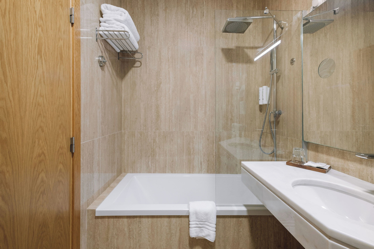 Bathroom 4, Alva Valley Hotel, Oliveira do Hospital