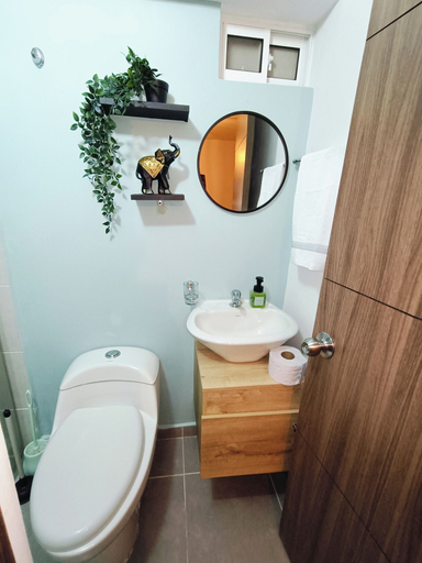 Bathroom 3, AC - House Laureles - Self Checking, Medellín