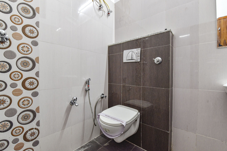 Bathroom 3, Fabhotel Golden Sakura, Jaipur