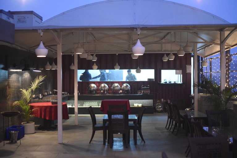 Food & Drinks 5, Hotel Picasso Naraina, West