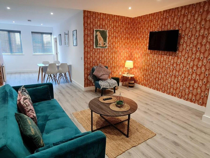 Living area 2, The Lowry One-bedroom Apartment by Belvilla, Salford