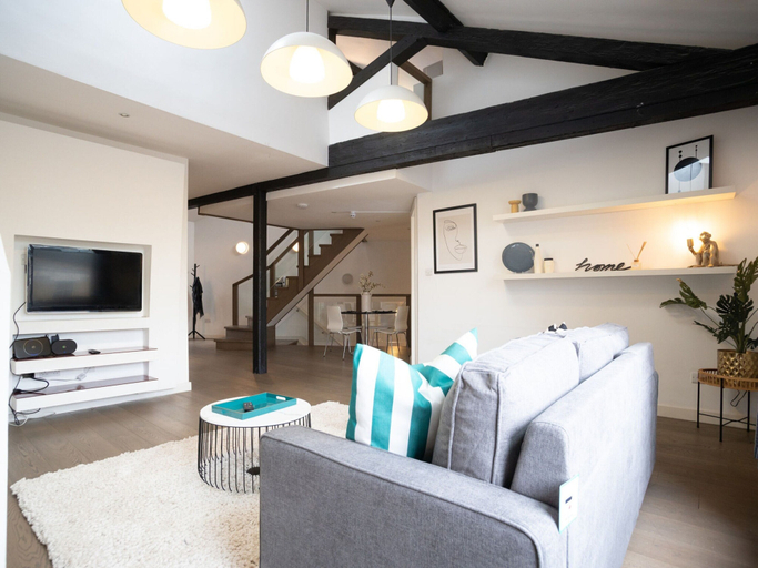 Living area 3, City View Three-bed Premier Apartment London, London