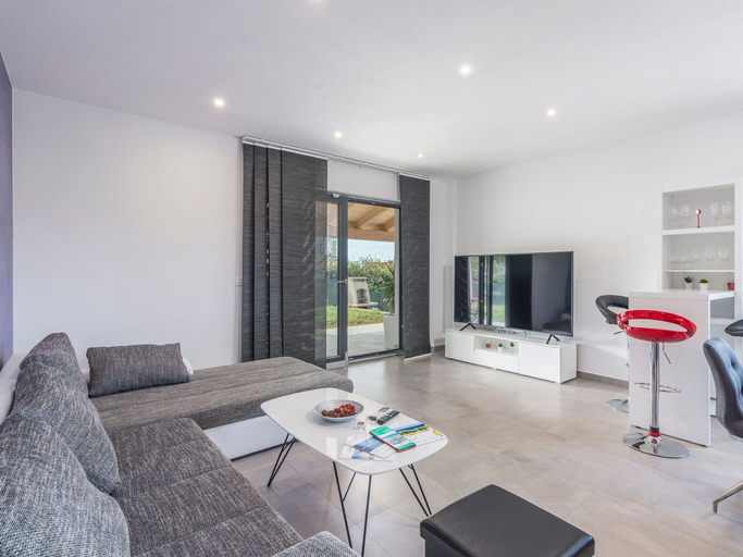 Others 5, Villa in Novigrad with Private Pool and Beach, Novigrad