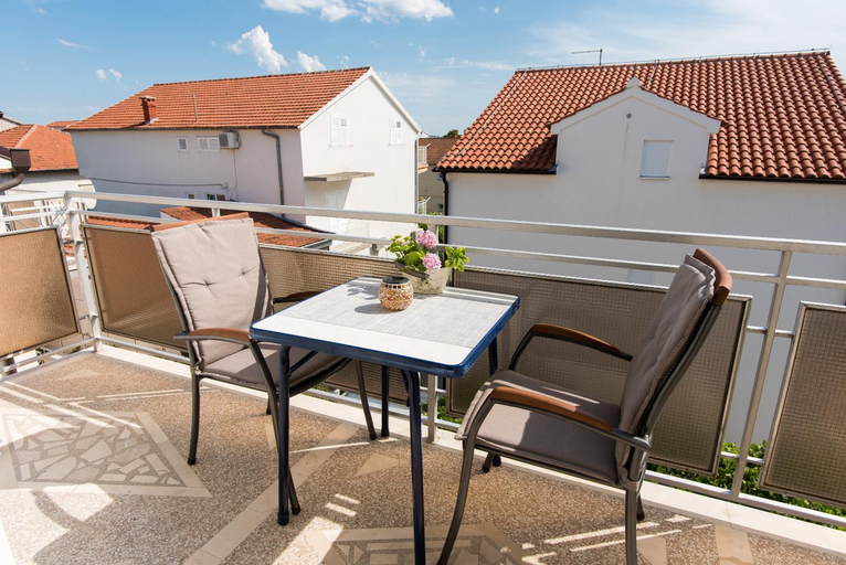 Others 2, Topic Apartments, Vodice