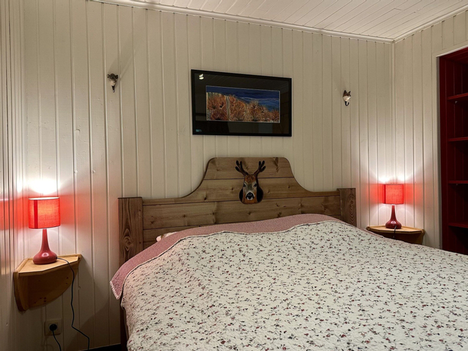 Bedroom 2, Chalet with terrace in Sourbrodt, Liège
