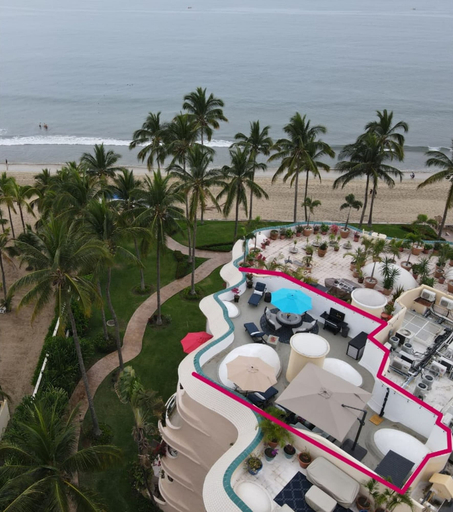 Room 4, Ocean Front Penthouse Pool Sleeps 8 People, Compostela