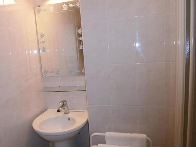 Bathroom 4, Hotel Claridge's, Alpes-Maritimes