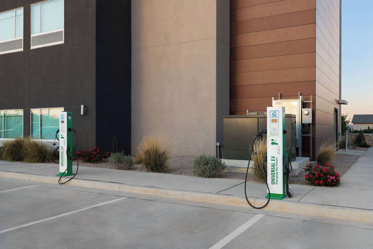 Exterior & Views 2, La Quinta Inn & Suites by Wyndham El Paso East Loop-375, El Paso