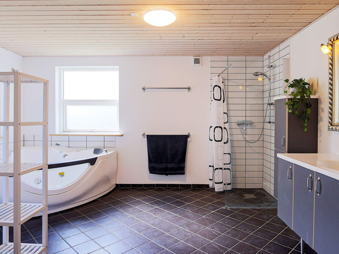 Bathroom 3, 10 Person Holiday Home in Vaeggerlose, Guldborgsund