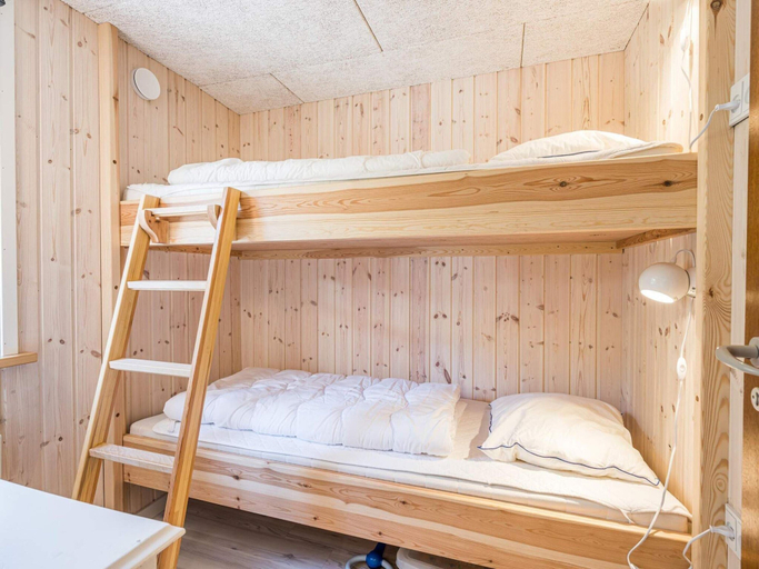 Bedroom 3, 6 Person Holiday Home on a Holiday Park in Blavand, Varde