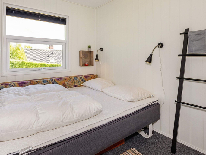 Room 5, 6 Person Holiday Home in Roslev, Skive