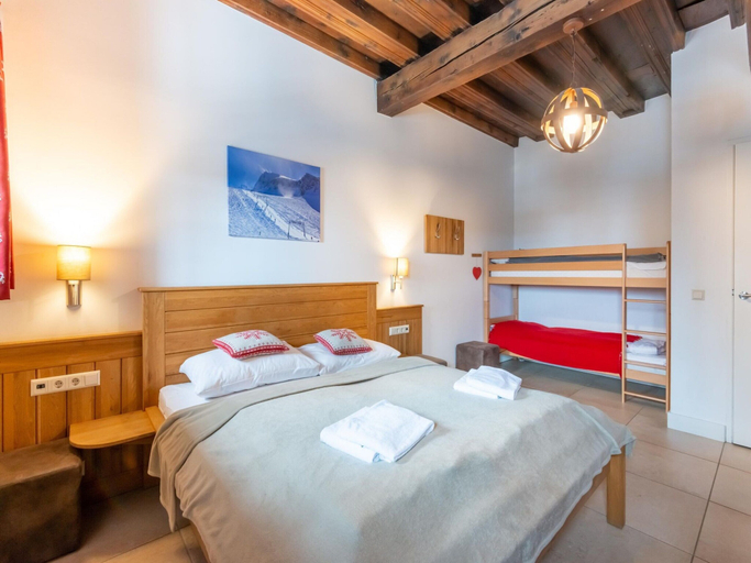Bedroom 3, Traditional Holiday Home With Sauna in Niedernsill, Zell am See