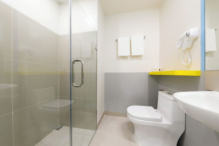 Bathroom 4, Hop Inn Hotel Iloilo, Iloilo City