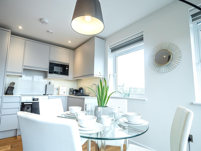 Private kitchen 3, One Bed - Queensmere Shopping Centre by Belvilla, Slough