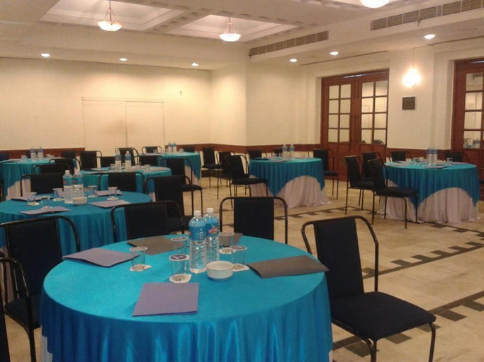 Food & Drinks, HOTEL YUVRAJ, Vadodara