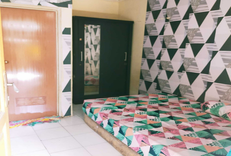 Bedroom 2, OYO 93887 John Residence, East Jakarta
