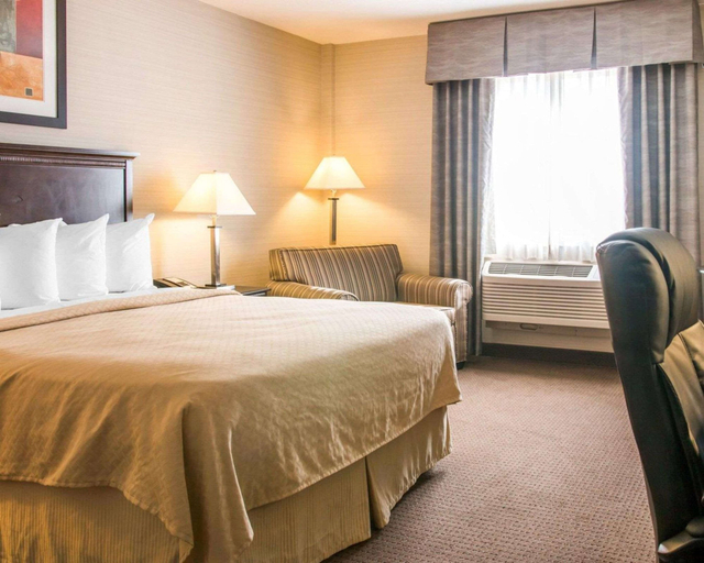 Bedroom 3, Quality Inn & Suites Next to the Casino, Calhoun
