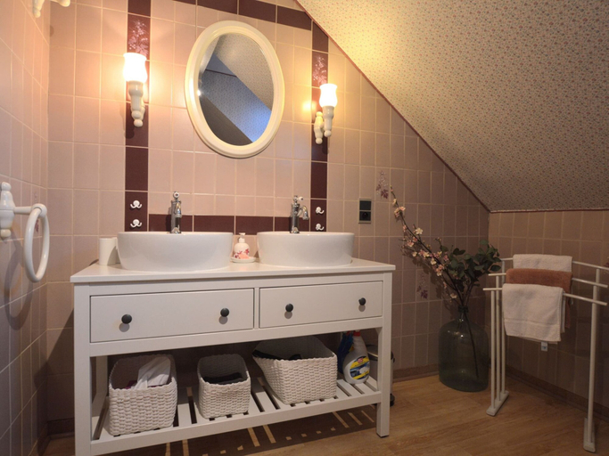 Bathroom 5, Charming Cottage in Malmedy, Liège