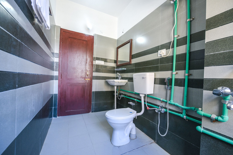 Bathroom, Fabhotel Paradise Guest House, Lahul & Spiti