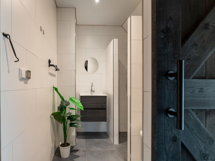 Bathroom 4, Attractive Holiday Home in Voorst With Garden, Gendringen