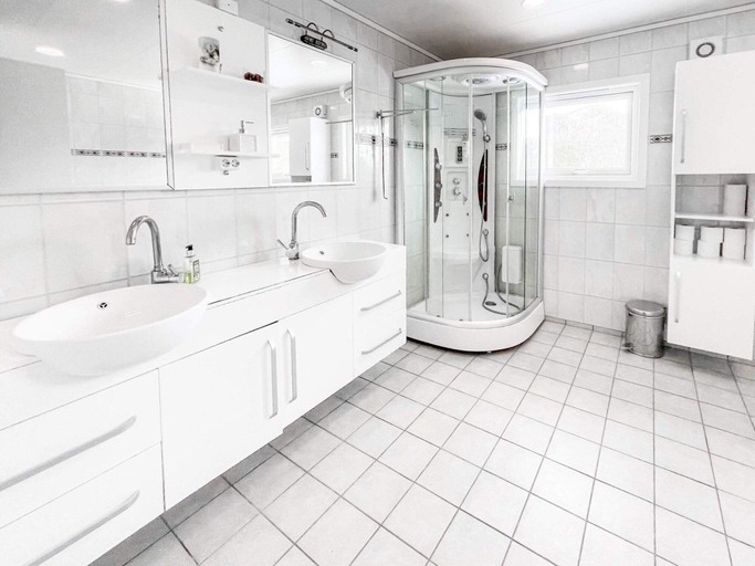 Bathroom 4, 8 Person Holiday Home in Halsanaustan, Halsa