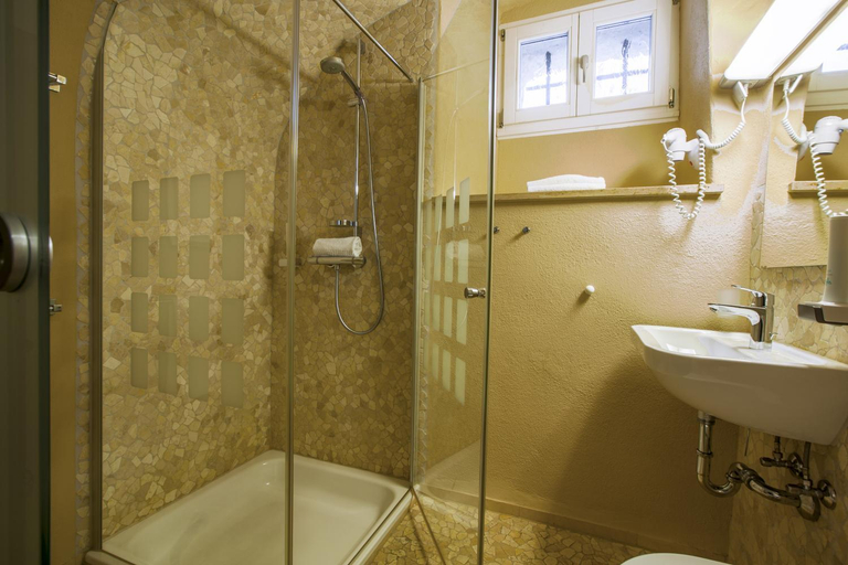 Bathroom 5, Knast-Hotel Fronfeste, Amberg