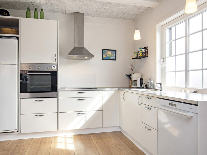 Private kitchen, 10 Person Holiday Home in Marstal, Ærø
