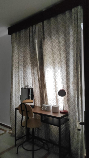 Others 5, Convenient Rooms - Ferry, Train & Bus Station -, Cádiz
