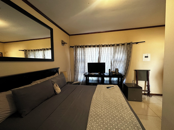 Others 4, Makgadikgadi Lodge