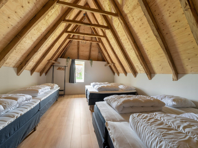 Room 2, Comfortable Holiday Home in Voorst With Garden, Gendringen