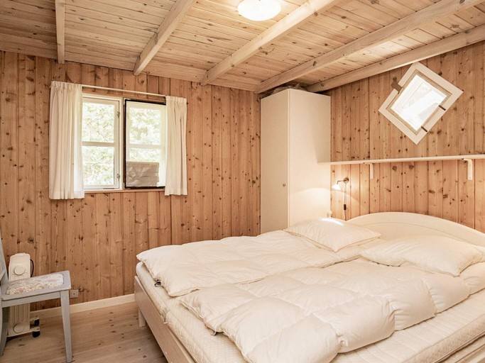 Room 4, 12 Person Holiday Home in Laeso, Læsø