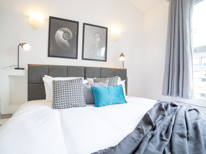 Room 4, City View Three-bed Premier Apartment London, London