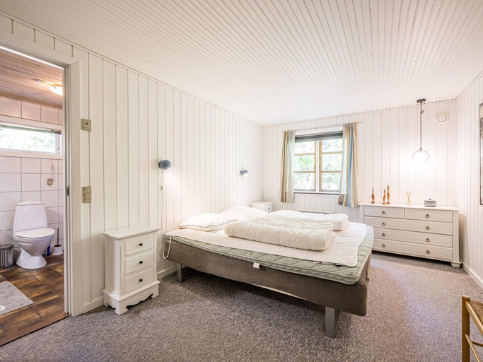 Bedroom 2, 6 Person Holiday Home on a Holiday Park in Blavand, Varde