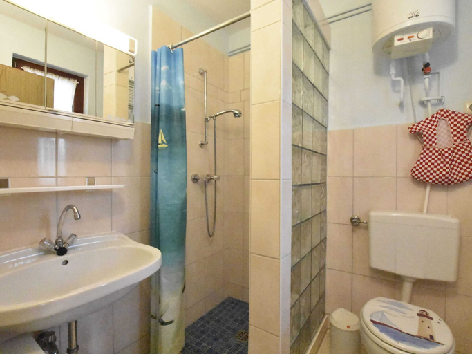 Bathroom, Quaint Farmhouse in Kühlungsborn near Beach, Rostock