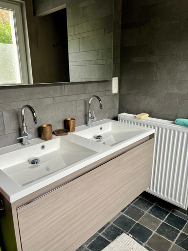 Bathroom 3, Capstay La Louviere, Hainaut