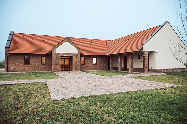Others 5, Vadvirag Vendeghaz, Kiskőrös