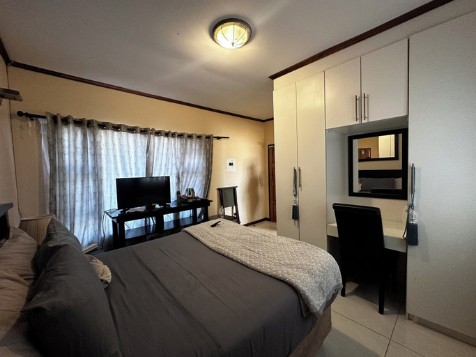 Bedroom 2, Makgadikgadi Lodge