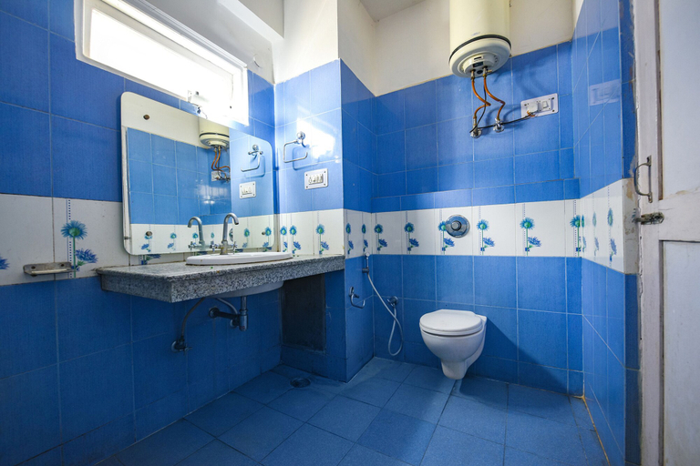 Bathroom 3, Fabhotel Chandra Palace, Kullu