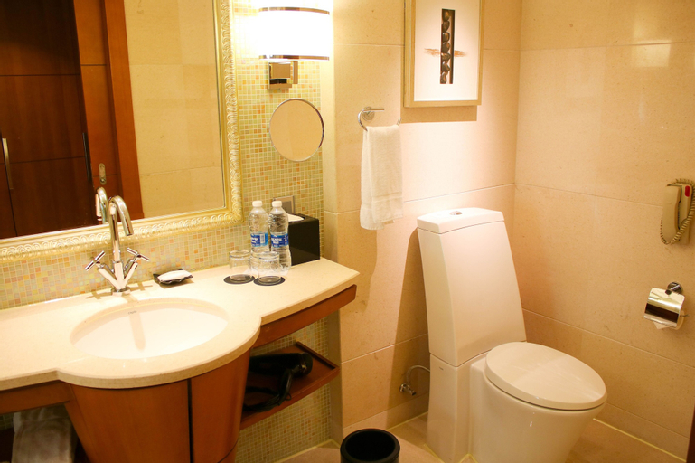Bathroom 18