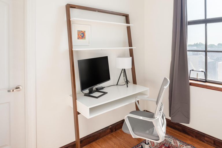 Room 5, Sosuite 2BR Apt w Balcony, W/d, Gym, On-site Bar, Philadelphia