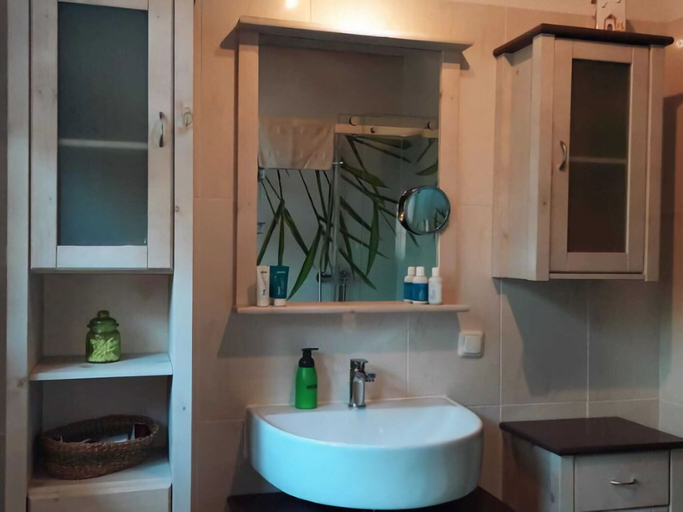 Bathroom 4, Apartment in Neuhaus Near Petzen Ski Area, Völkermarkt