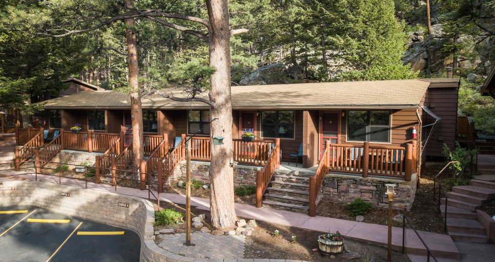 Exterior & Views 2, Castle Mountain Lodge, Larimer