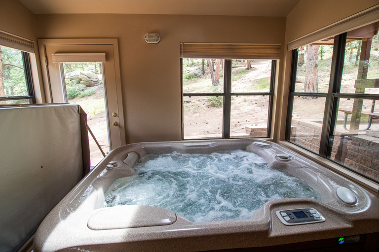 Bathroom 4, Castle Mountain Lodge, Larimer