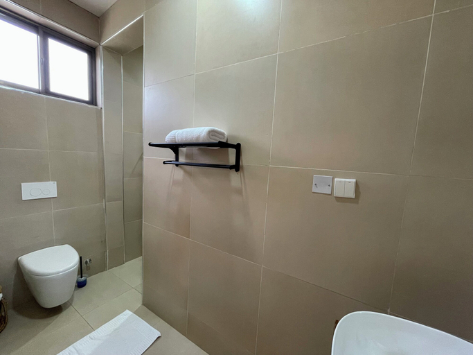 Bathroom 4, Château NaNa Willine, Accra