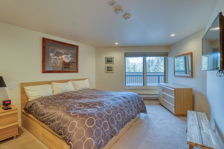 Bedroom 3, Fallridge, Eagle