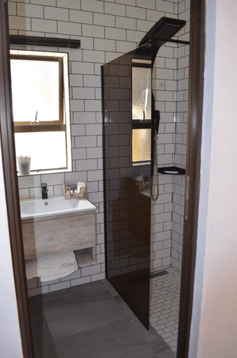 Bathroom, Tuscany Hill Manor, Frances Baard