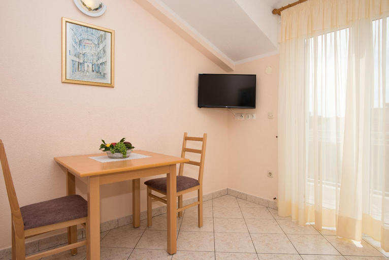 Others 4, Topic Apartments, Vodice