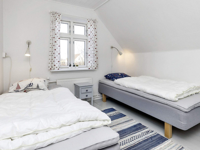 Room 5, 6 Person Holiday Home in Laeso, Læsø