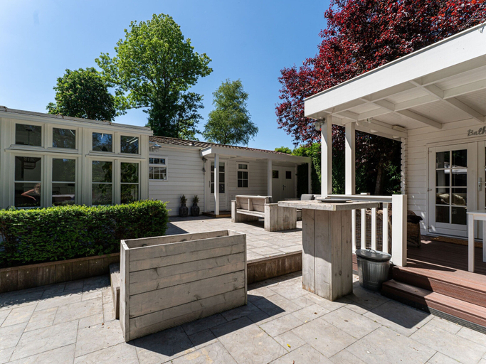 Balcony 2, Chalet Kieftveen With hot tub for Four Person, Barneveld